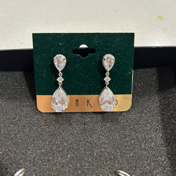 Elegant Pearl and Crystal Tiara with Earrings